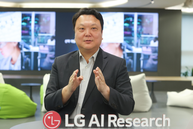 김유철 LG AI연구원 전략부문장이 11일 서울 강서구 LG AI연구원에서 인터뷰하고 있다. 사진제공=LG AI연구원