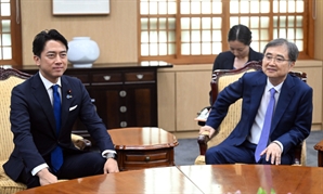 방한 日고이즈미 농림상 "후쿠시마 수산물 금수 철폐 요청"
