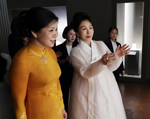 김혜경 여사, 베트남 영부인과 '국중박' 나들이…"케데헌 덕에 관람객 늘어"
