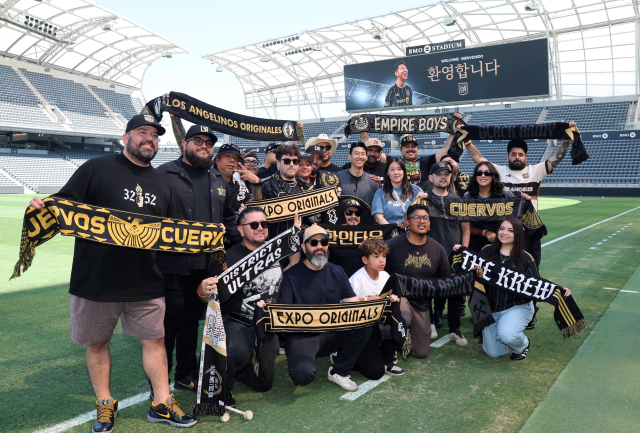 입단식 날 LA FC 서포터스로부터 열렬한 환영을 받은 손흥민. AFP연합뉴스