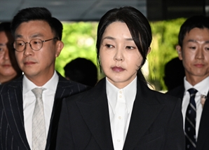 [속보] 김건희 구속영장심사 시작…밤늦게 결과 예상