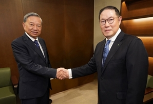 또 럼 서기장 연세대 명예박사 일등공신은 '조현상 추천서'