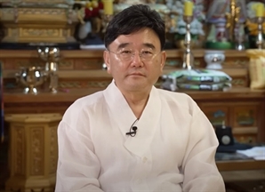 "신당은 종교 시설 아니었어?"…신내림 받은 정호근 5년간 탈세 의혹, 무슨 일?
