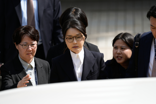 구속된 김건희 여사…구치소 내 첫 식단은 ‘식빵·딸기잼·후랑크소시지’