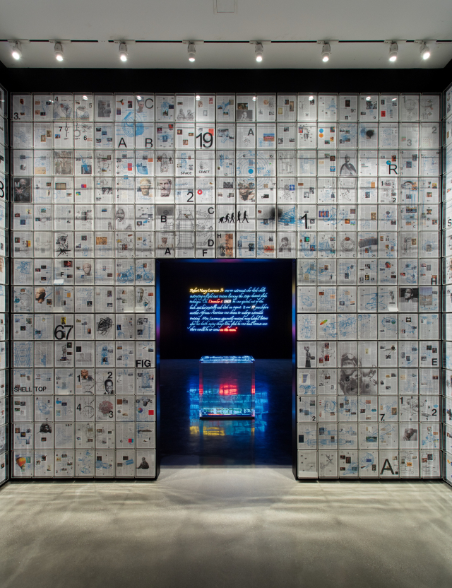 타바레스 스트란의 작품 <Six Thousand Years>(2018) 출처: ⓒ Tavares Strachan, courtesy of the artist and Regen Projects, Los Angeles, photo by Brian Forrest