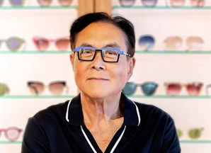 "당장 주식 버리고 비트코인 사라"…또다시 경고한 '부자아빠' 기요사키