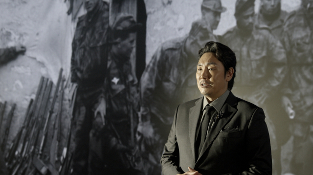 다큐멘터리 '독립군: 끝나지 않은 전쟁'의 내레이션을 맡은 배우 조진웅. 사진 제공=블루필름웍스