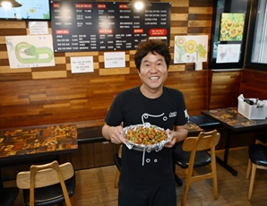 “KB 홍보 덕에 입소문…치킨 1만2000원에 팔죠”