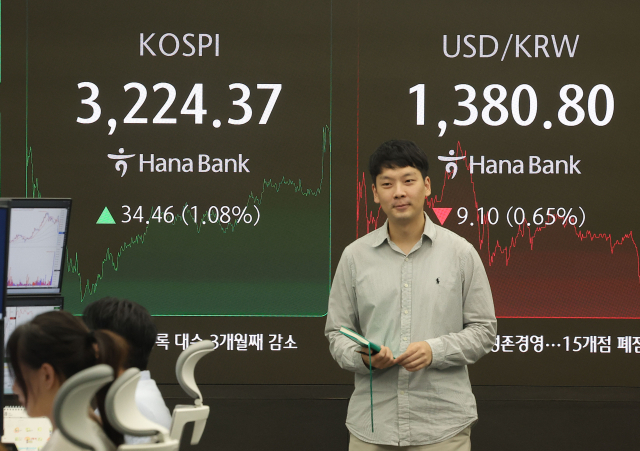 하나은행 딜링룸. 연합뉴스
