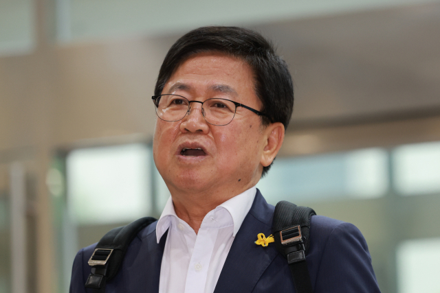 최교진 교육장관 후보자, 첫 출근길 "교육 정상화·균형발전 중요"