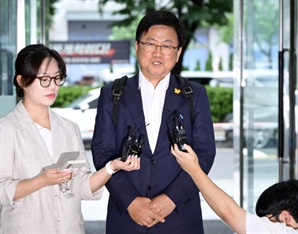 최교진 교육부 장관 후보자, '밝은 표정으로'