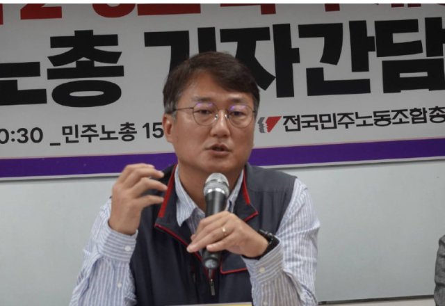 양경수 전국민주노동조합총연맹 위원장이 14일 서울 중구 민주노총에서 기자간담회를 열고 질문에 답하고 있다. 사진제공=민주노총
