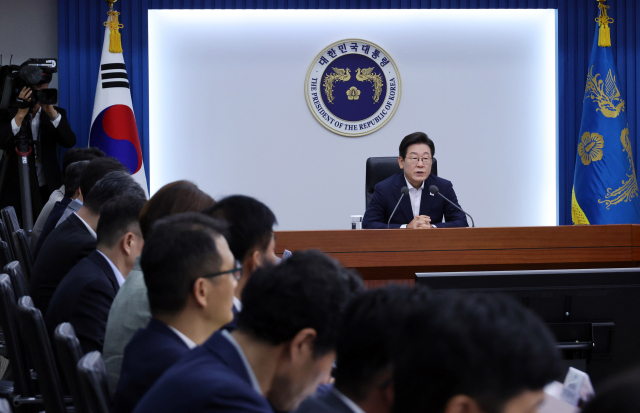 이재명 대통령이 14일 서울 용산 대통령실에서 열린 수석보좌관회의에서 발언하고 있다. 연합뉴스