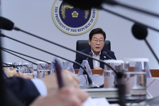 이재명 대통령이 14일 용산 대통령실에서 열린 수석보좌관회의에서 발언하고 있다. 연합뉴스