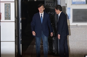 조국, 광복절 특별사면으로 출소… "李대통령에 감사"