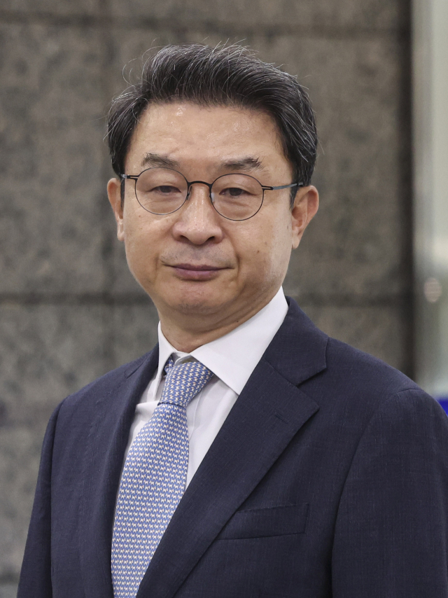 이억원 금융위원장 후보자가 14일 오전 서울 중구 예금보험공사에 마련된 인사청문회 준비 사무실로 출근하며 지명 소감을 밝히고 있다. 성형주 기자