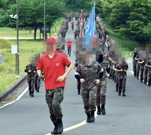 “해병대 상징 ‘빨간명찰’, 니가 왜 거기서 나와”[이현호의 밀리터리!톡]