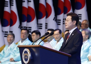 李대통령 "낡은 이념·진영 기초한 분열의 정치문화…이제 바꾸자"