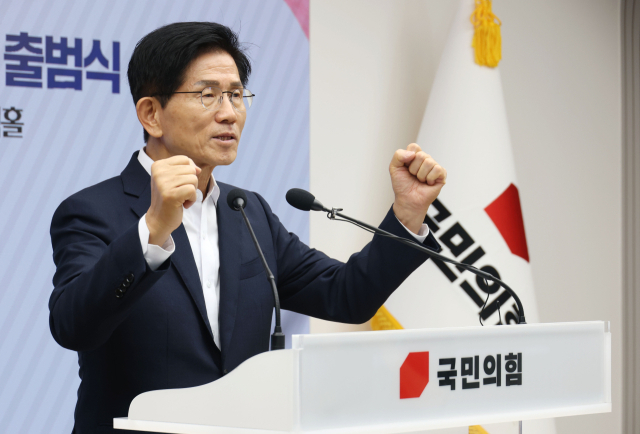 김문수 국민의힘 대표 후보가 15일 오후 서울 여의도 중앙당사에서 열린 원외당원협의회 운영위원장 협의회 출범식에서 발언하고 있다. 뉴스1