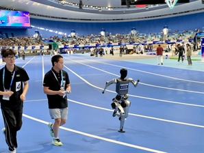 1500m 달리고 축구·킥복싱…中 '휴머노이드 올림픽' 가보니
