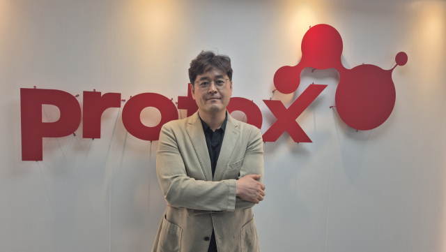 김창수 프로톡스 대표가 15일 서울 강남 본사에서 포즈를 취하고 있다.박우인 기자
