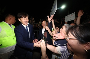 조국, 출소 첫날 버킷리스트였던 '이것' 찍어 올렸다…활동 재개한 SNS 사진 보니