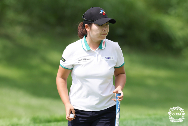 단독 선두에 나선 홍정민. 사진 제공=KLPGA