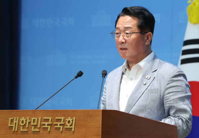 문금주 더불어민주당 원내대변인이 7월 24일 서울 여의도 국회 소통관에서 아리셀 참사 관련 브리핑을 하고 있다. 뉴스1.
