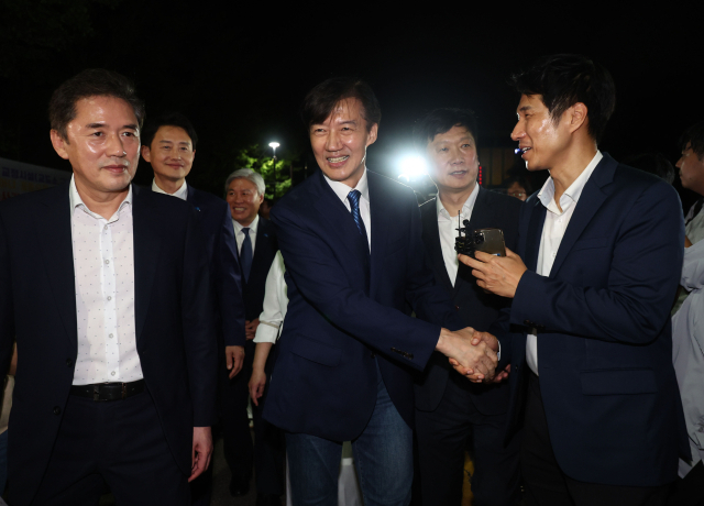 조국, 첫 공개 일정은 DJ 묘역 참배…정치 복귀 시동