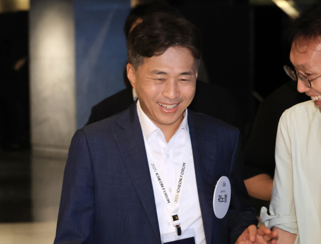 곽노정 SK하이닉스 대표가 18일 서울 워커힐호텔에서 열린 ‘이천포럼2025’ 행사에 참석하고 있다. 연합뉴스