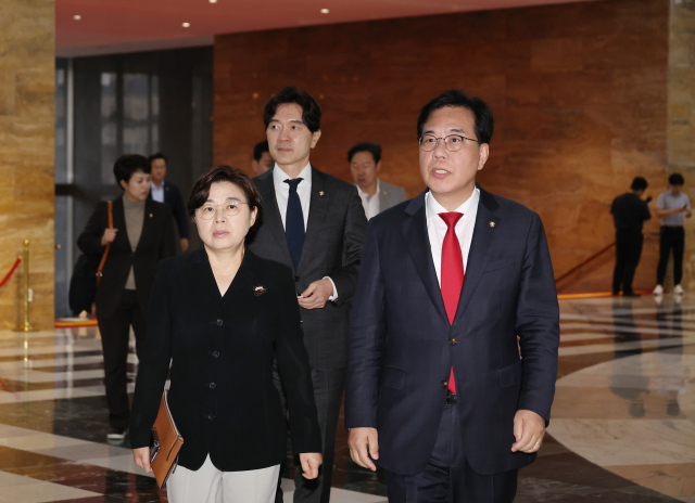 송언석 "압색 영장 종료까지 당사서 철야 대기…당원 명부 끝까지 사수"