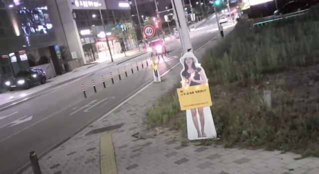 전주에 설치된 이윤희씨 등신대.이윤희 실종사건 공식채널 유튜브 화면 캡처