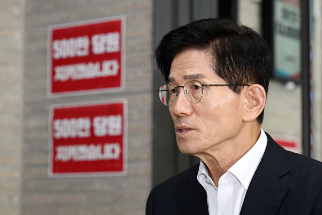 국민의힘 당 대표 선거에 출마한 김문수 후보가 서울 여의도 국민의힘 중앙당사에서 김건희 특검의 당사 압수수색에 항의하는 농성을 이어가며 서울경제신문과 인터뷰를 하고 있다. 조태형 기자