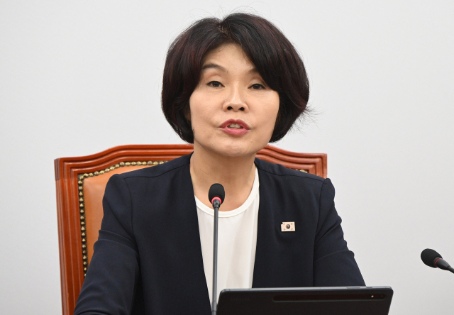 한정애 더불어민주당 정책위의장이 19일 서울 여의도 국회에서 열린 원내대책회의에 참석해 현안에 관해 발언하고 있다. 오승현 기자 2025.08.19