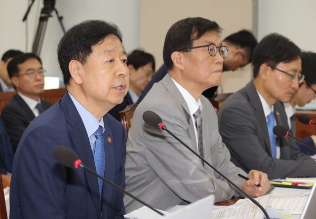 이창용 "집값 안정 더 지켜봐야"…스테이블코인은 "은행 먼저" 재강조