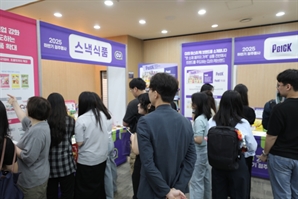 커피 배달에 1+1 건기식까지… 불황 극복 나선 CU