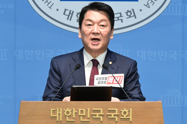 안철수 국민의힘 당 대표 후보가 20일 서울 여의도 국회 소통관에서 전당대회 관련 기자회견을 하고 있다. 오승현 기자