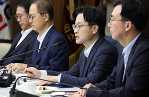 감축 목표·데드라인 정해 자구책 압박…기업 "노조 반발 달랠 인센티브 필요"