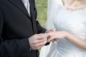 "여보, 맞벌이하면 세금 더 내야 된대"…혼인신고 피하는 젊은 부부, 이제는