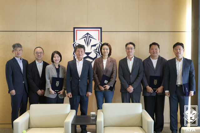 1차 회의를 가진 대한축구협회 국제위원회 모습. 사진 제공=대한축구협회