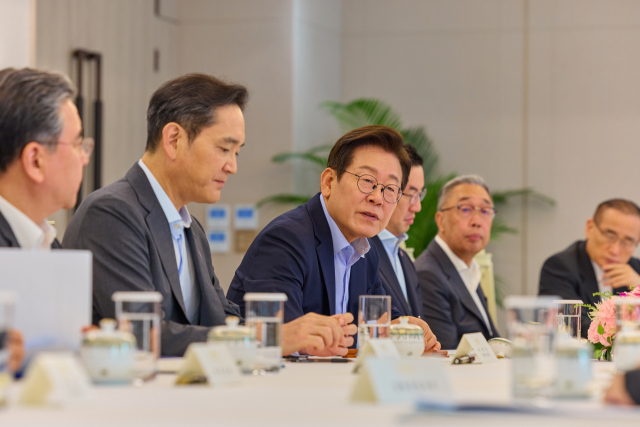 [속보] 李대통령 "동결·축소·비핵화 3단계…美공조·北대화로 여건조성"
