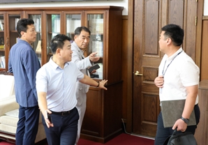 경찰, 김영환 지사 '돈봉투 수수 의혹' 관련 충북도청 압수수색