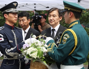 "사과한다고 청년 마음 열겠나" 조국 발언 후폭풍…박용진 "국정운영에 짐"