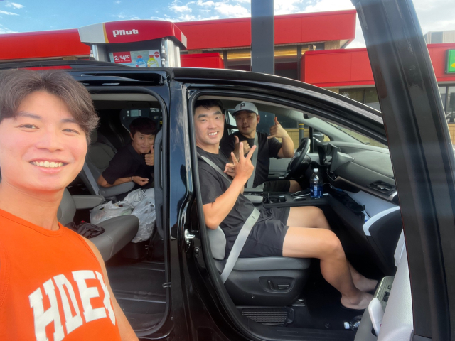 오재홍(왼쪽부터) 트레이너, 김용현 캐디, 김비오, 구희준 매니저. 사진 제공=웅빈매니지먼트그룹