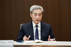 신현송 "코인 도입에서 중앙은행 역할 필수적"