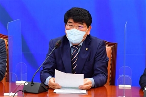 ‘보좌관 성추행’ 박완주 前 의원, 2심도 징역 1년