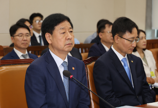 구윤철 부총리 겸 기획재정부 장관이 21일 서울 여의도 국회에서 열린 기획재정위원회 전체회의에 참석해 있다. 연합뉴스