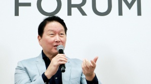 최태원 “AI 갖고 놀아야 혁신”…보이스피싱 막고 수출길 넓힌다