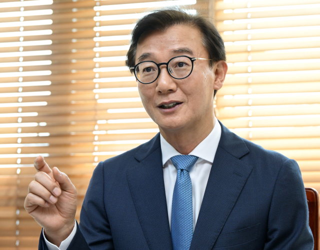 [단독] 전재수 "HMM 산은 지분, 동남권 지자체가 나눠 갖자"