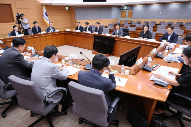 1일 서울 종로구 정부서울청사 별관에서 정은경 보건복지부 장관 주재로 제5차 국민연금기금운용위원회가 열리고 있다. 연합뉴스